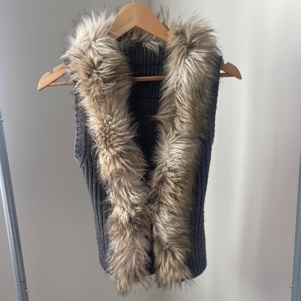 GUESS gray sweater vest with fur size XS